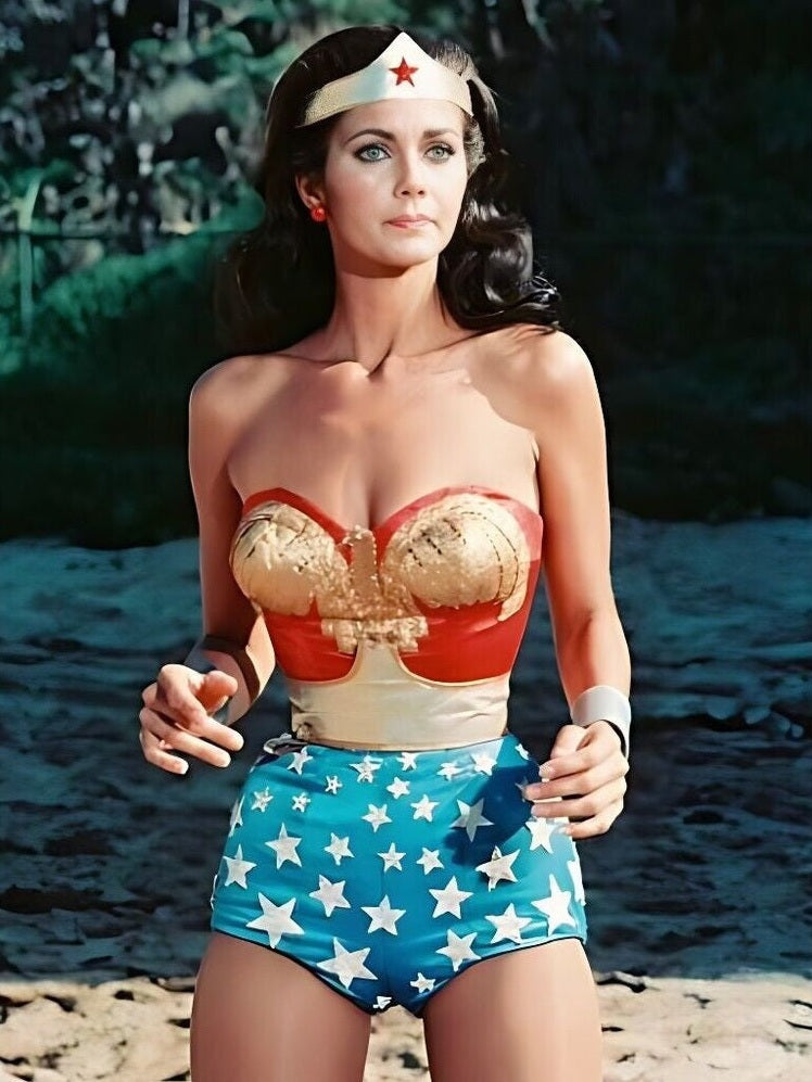 Lynda Carter Wonder Woman 8.5 x 11 Color Photograph Art Print Photo Picture Collectibles:Photographic Images:Photographs Style Your Walls